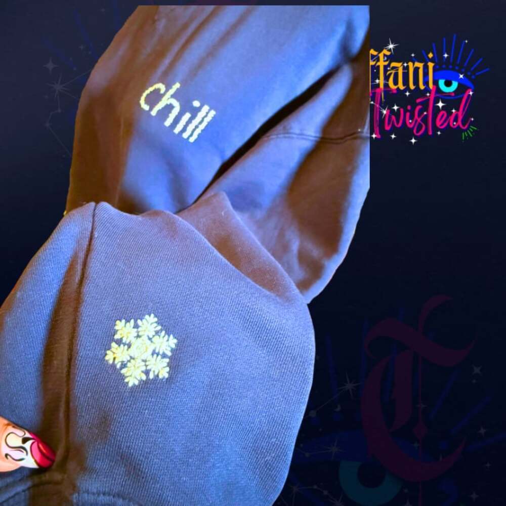 Wildfox “Chill On Mountain Time” Embroidered Sweatshirt NWOT Size Large - Picture 3 of 7